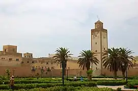 Rempart côté terre et mosquée Ben Youssef