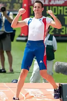 Photo du Français Renaud Lavillenie après avoir franchi la barre qui lui assure la victoire aux championnats d'Europe de Barcelone.