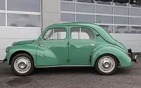 Renault 4CV moteur de 750 cc à l'arrière.