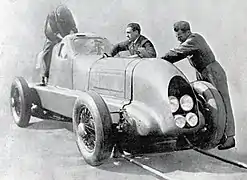 Renault Nervasport des Records mondiaux des 48 heures et des 4000 et 5 000 milles, à Montlhéry en avril 1934.