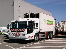 Benne à ordures ménagères Renault Puncher.