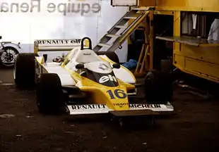 Une Renault RS10 dans les stands du Grand Prix de Monaco 1979.