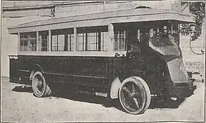 Premier autobus Renault PN produit pour la STCRP (novembre 1926).