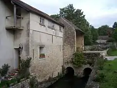 Ancien moulin sur le ru de Gally.