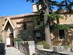 Église Sainte-Marie-Madeleine et son porche.