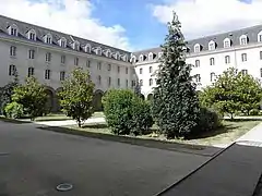 Vue intérieur du cloître de l'ancien Grand Séminaire de Rennes édifié par Henri Labrouste (1801-1875).