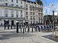 Borne nouveau modèle à la gare de Rennes. Les plots n'ont quant à eux pas changés.