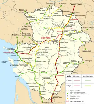 Carte des lignes SNCF du Poitou-Charentes : une ligne unique, non électrifiée, relie Royan au reste du réseau ferroviaire