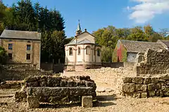 2011 : le site de l'abbaye de Clairefontaine en ruines et reconstruit partiellement.