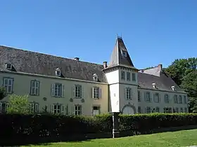 Château de Resteigne, ferme, moulin et terrains environnants