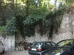 Photographie des ruines de la Petite Orangerie, en contrebas de l'Orangerie de Meudon.