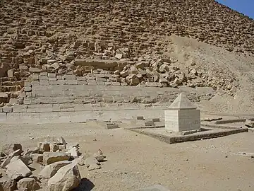 Le pyramidion restauré (octobre 2007).