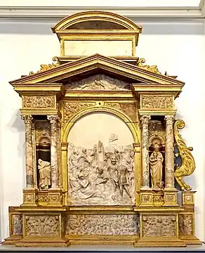 Retable en albâtre et bois doré (réutilisé pour surmonter le mausolée de Maximilien II) (1550).