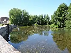 Retenue d'eau au nord de l'église Saint-Pierre.