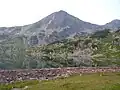 Le pic Retezat qui a donné son nom au massif et au Parc national.