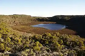 Vue du cratère volcanique au sommet du puy du Pas des Sables