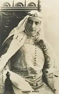 Photographie signée Reutlinger entre 1902 et 1908