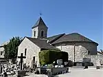 L'église Saint-Pierre et son cimetière.