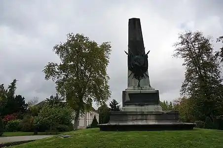 Monument à Sadi Carnot à Vitry-le-François, amputé du soldat.