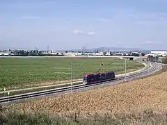 Tram quittant Meyzieu ZI en direction de l'aéroport.