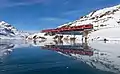 Le train près de Ospizio Bernina. Décembre 2016.