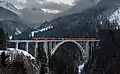 Le viaduc sous la neige.