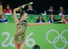Description de l'image Rhythmic gymnastics at the 2016 Summer Olympics, Marina Durunda 30.jpg.