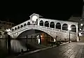 Le Pont du Rialto la nuit.