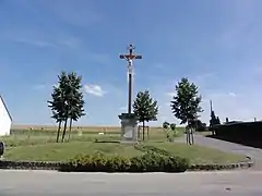 Croix de chemin entre Ribemont et Lucy.