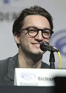 Richard Harmon interprète Murphy.