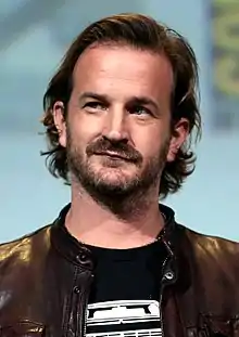 Richard Speight Jr. interprète Warren « Skip » Muck