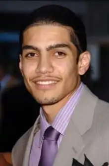 Rick Gonzalez interprète Rene Ramirez / Wild Dog.