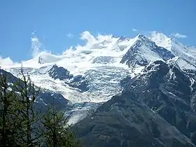 Le Dürrenhorn (à droite) et le glacier de Ried