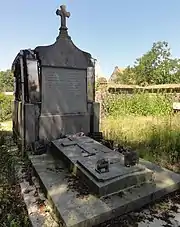 Tombe d'Henri Descloquemant au cimetière de l'église Saint-Amand.