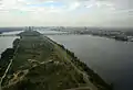 Vu sur Zaķusala depuis la tour de télévision de Riga (2004).