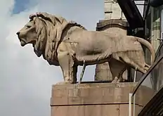 Statue d'un lion.