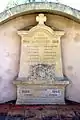 Le monument aux morts dans le cimetière de l'église (mai 2012)