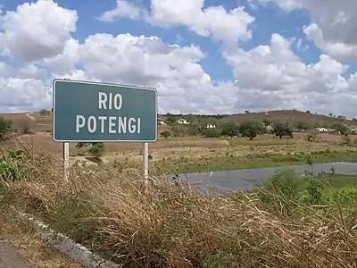 Le rio Potenji, à la hauteur de la route fédérale BR-304.