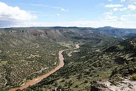 Le Rio Grande dans le White Rock canyon, à l'est de Los Alamos.