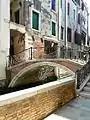 Ponte de la Verona reliant campo San Fantin et calle della Mandola