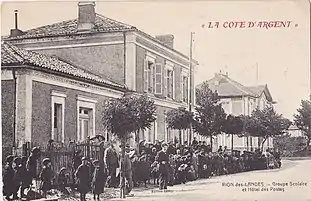 Carte postale "la côte d'argent", Rion la mairie l'école des garçons et la poste en 1907.