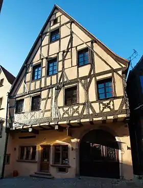 Maison à l'Ours noirfaçade sur rue, toiture