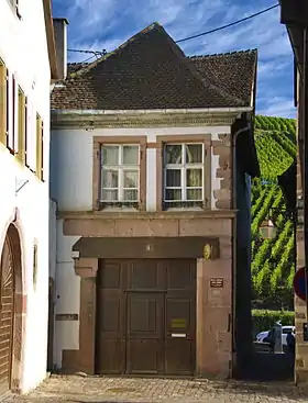 Maison Méquilletfaçades, trois pièces et couloir avec décor au premier étage