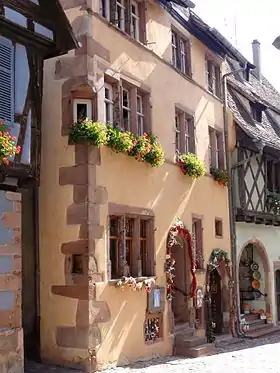 Maisonfaçade sur rue, toiture