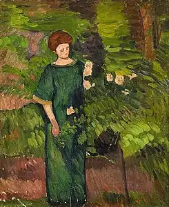 Femme en vert, cueillant une rose sur un rosier arbuste sur un fond verdoyant