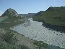 Une rivière pleine de silicates en provenance de la calotte, à hauteur de Kangerlussuaq, en été, impropre à la consommation directe.