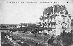 La Caisse d'épargne installée en 1892 dans l'ancien hôtel de ville.