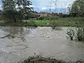 La rivière Biss en crue débordant du déversoir