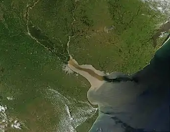 Image satellite du Río de la Plata, l'estuaire formant l'embouchure du Rio Paraná et du Rio Uruguay (Argentine et Uruguay).