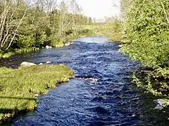 La rivière Vääräjoki à Sievi.